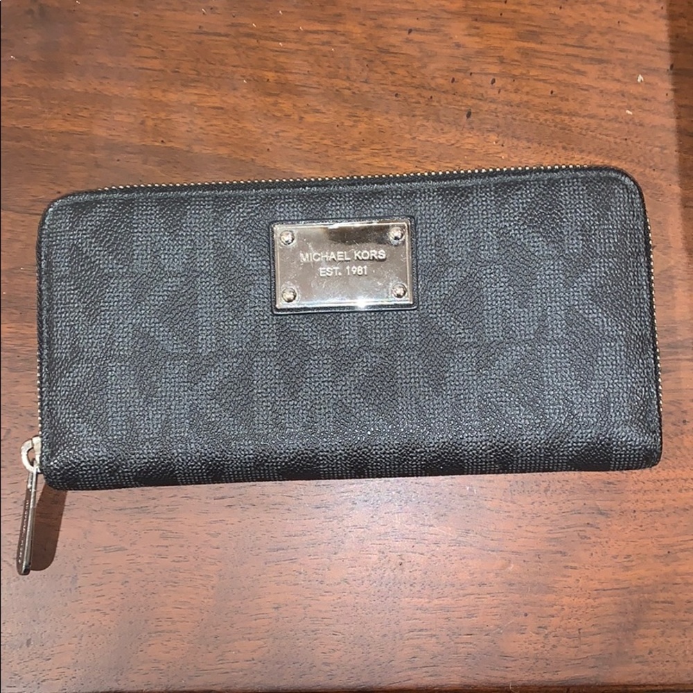 Black Michael khors wallet